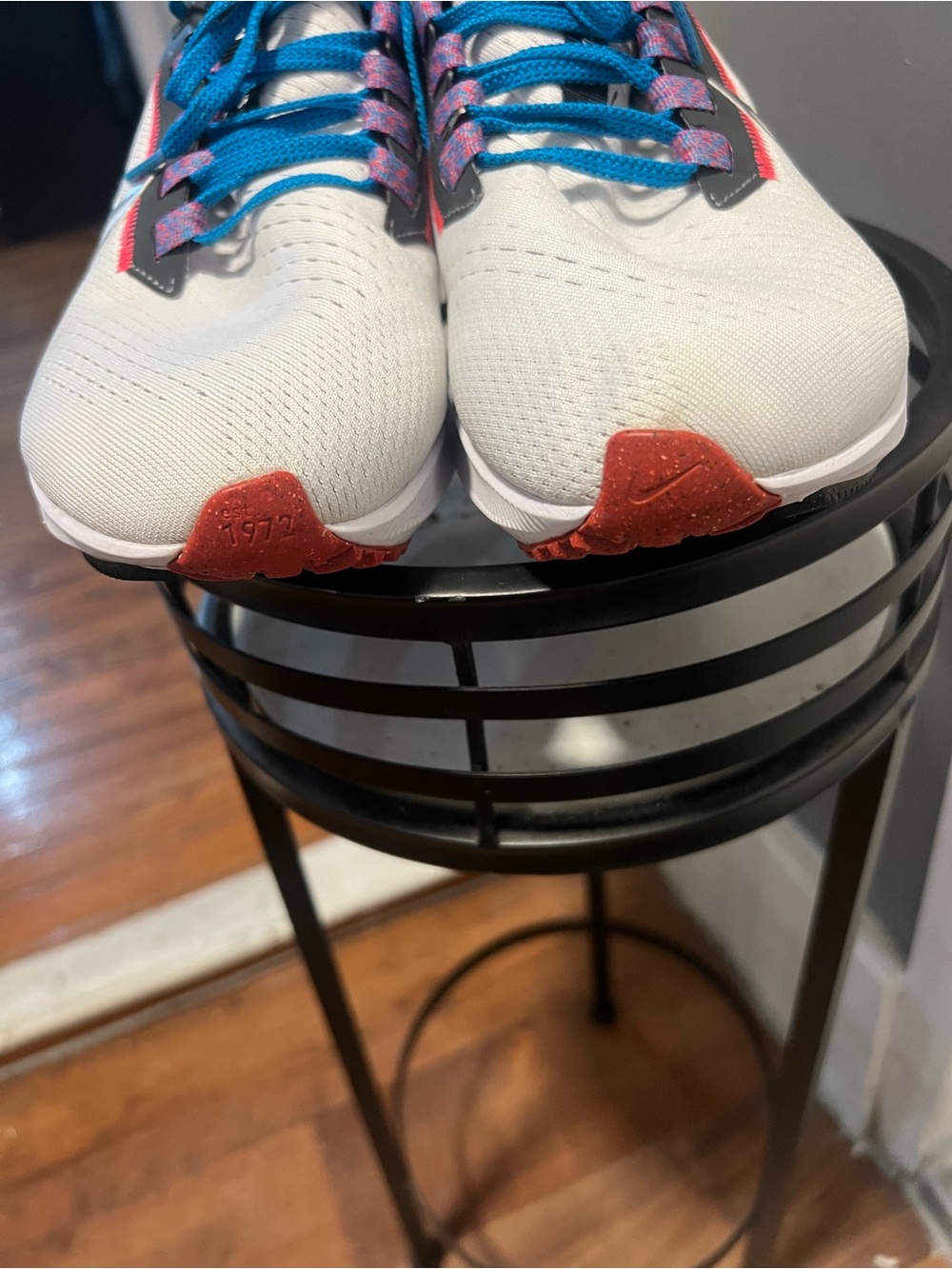 Nike White & Black Running Sneakers with Blue Laces and Pink size w9.5 M 8 Unix - Picture 3 of 8